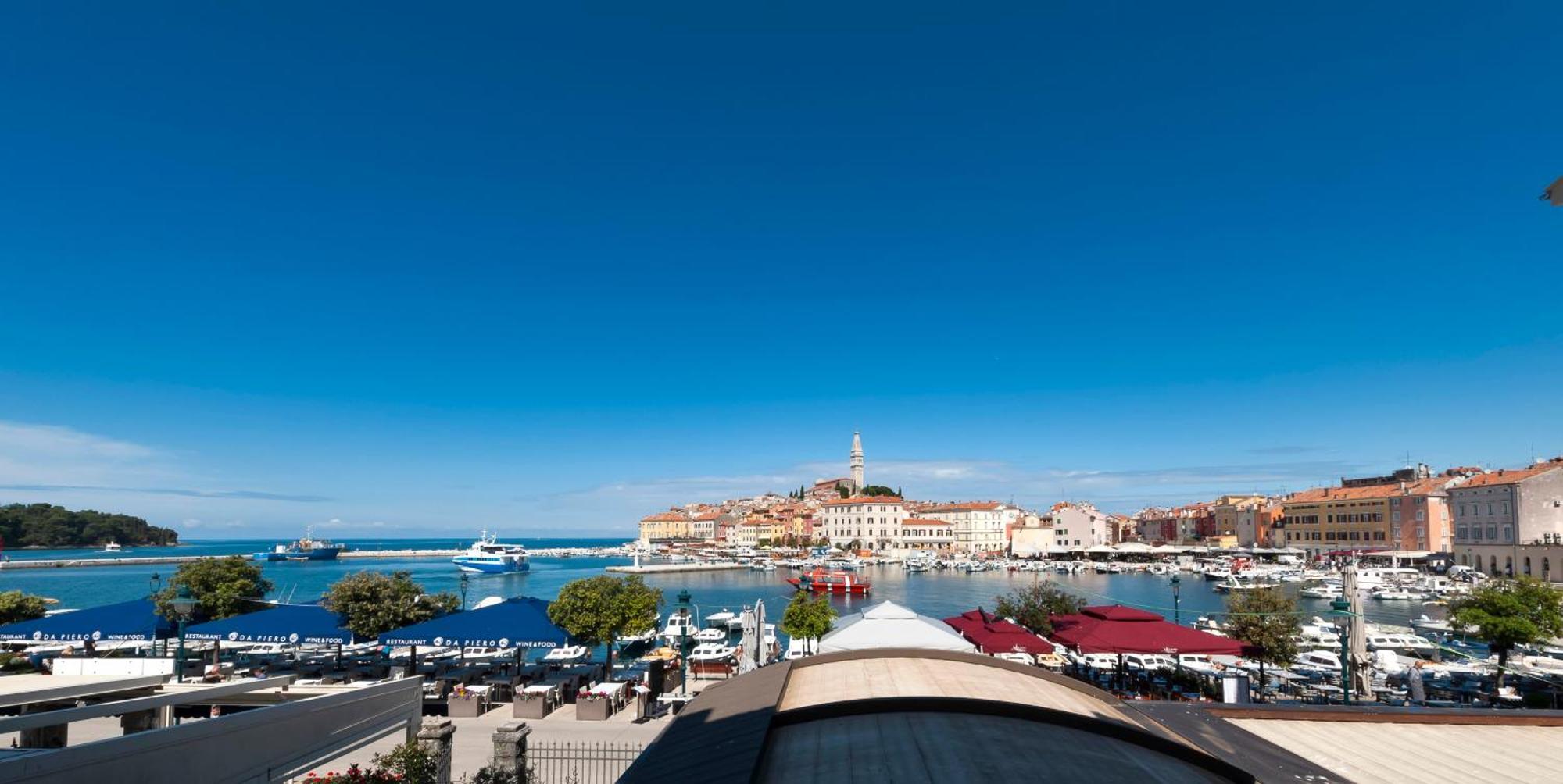 Riva Blu Sea View Apartment Rovigno Esterno foto