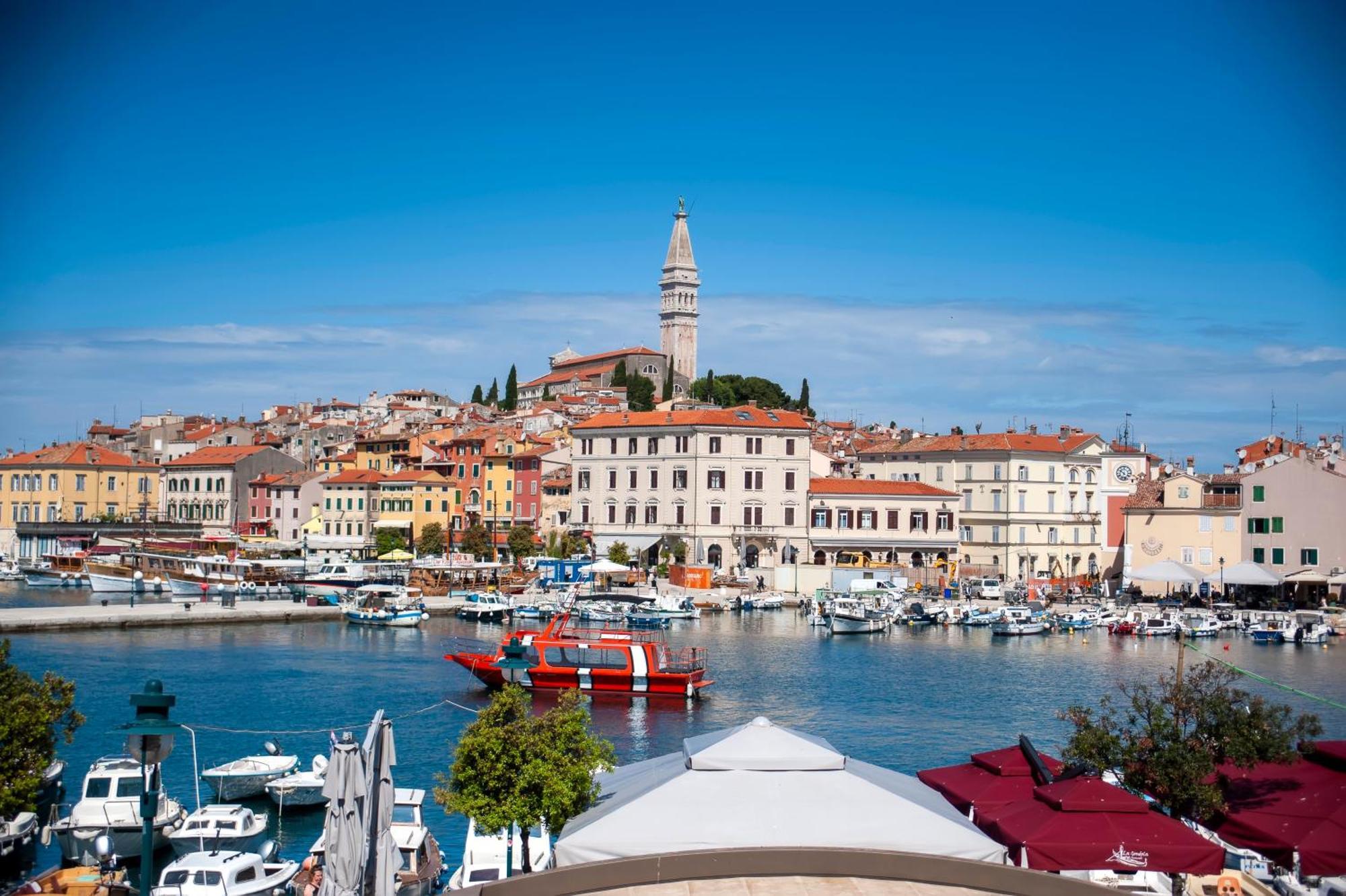 Riva Blu Sea View Apartment Rovigno Esterno foto
