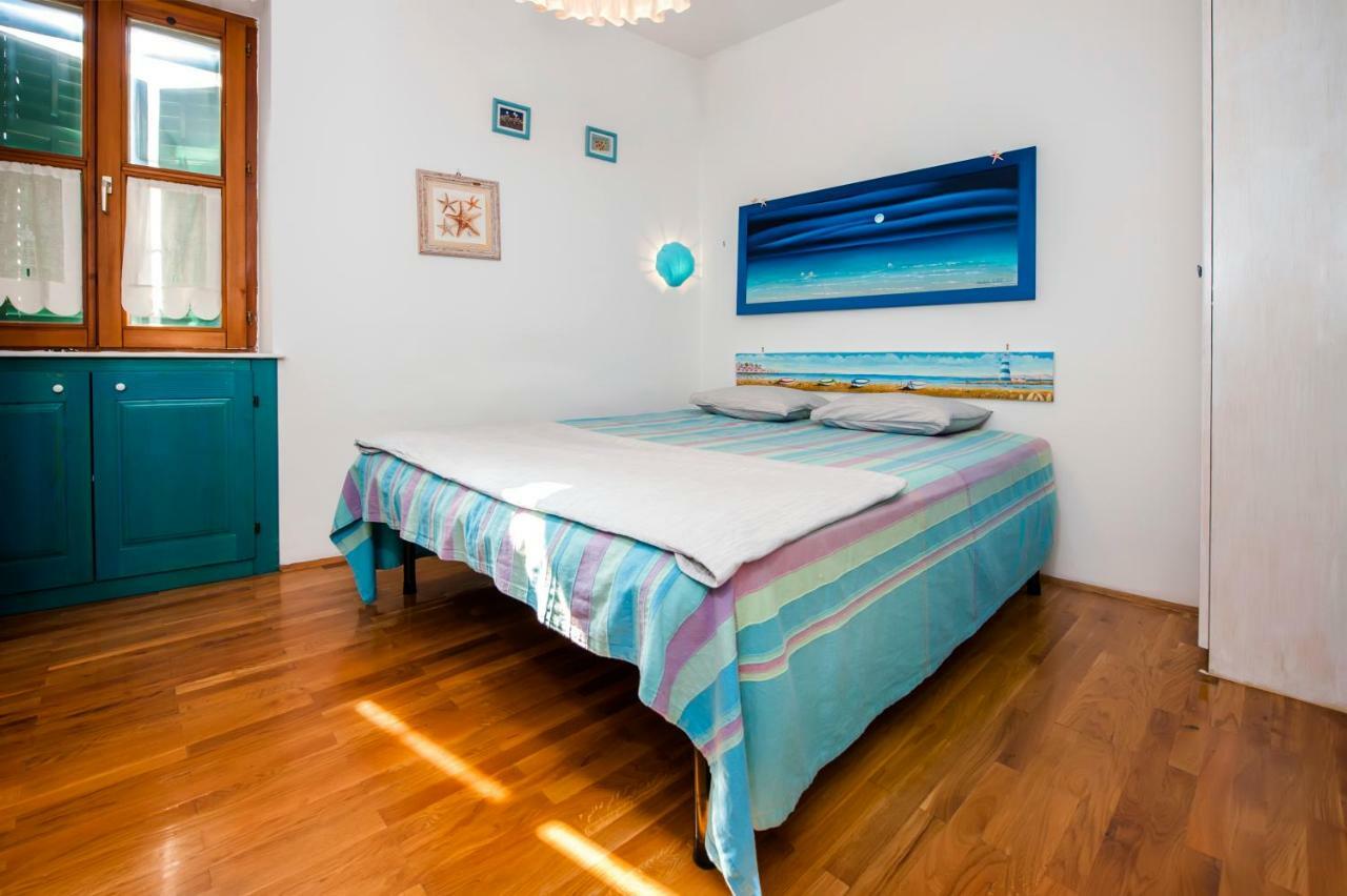 Riva Blu Sea View Apartment Rovigno Esterno foto